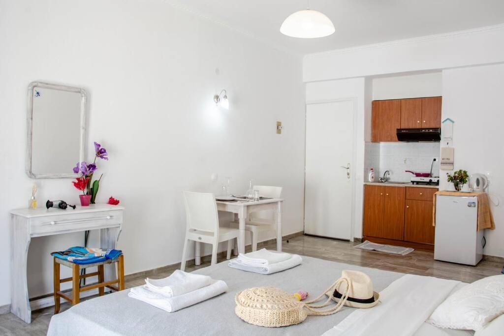 White Wave Studio 1 , 3Min Walk From Kamari Beach ภายนอก รูปภาพ